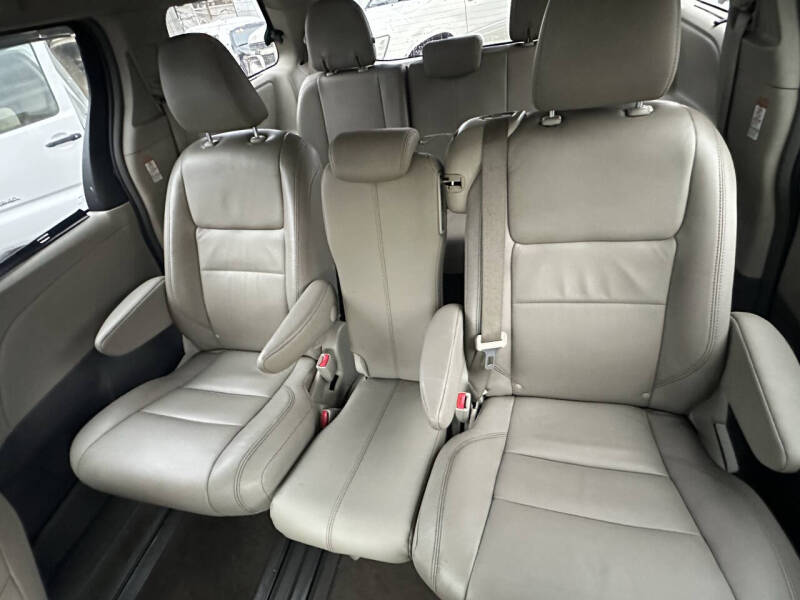 2017 Toyota Sienna Limited Premium 7-Passenger