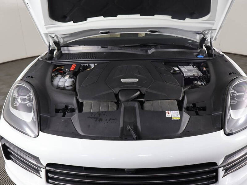 2023 Porsche Cayenne Platinum Edition