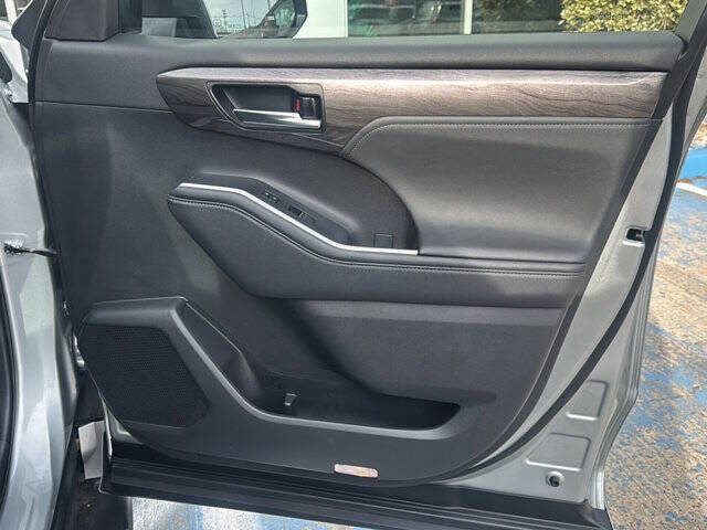 2024 Toyota Highlander Platinum