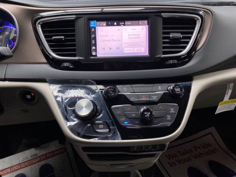 2023 Chrysler Voyager LX