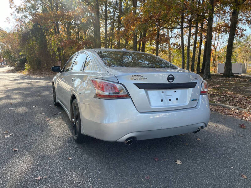 2014 Nissan Altima SV photo 4