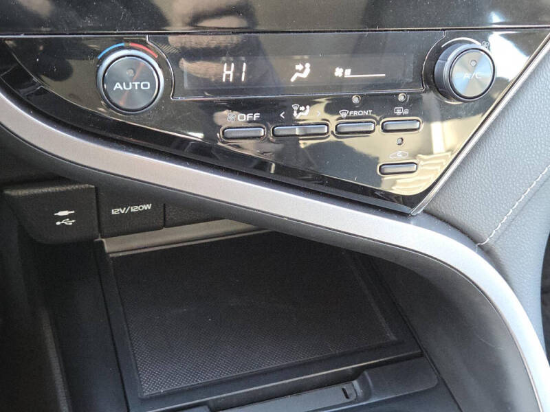 2019 Toyota Camry SE