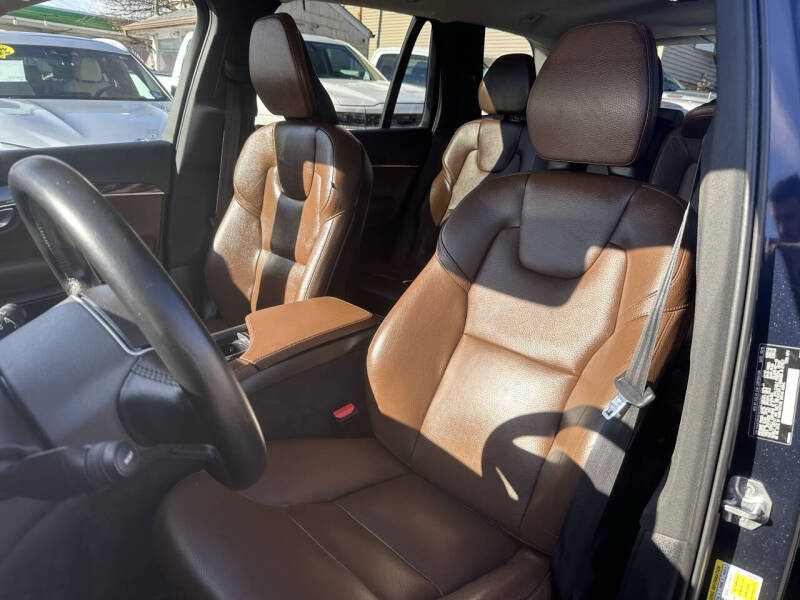 2019 Volvo XC90 T6 Momentum