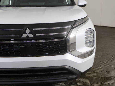 2026 Mitsubishi Outlander ES