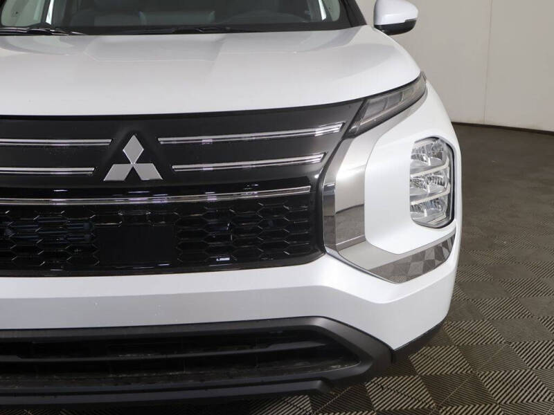2026 Mitsubishi Outlander ES