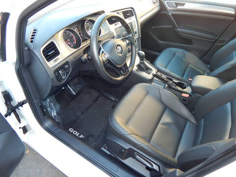 2016 Volkswagen Golf TSI SE