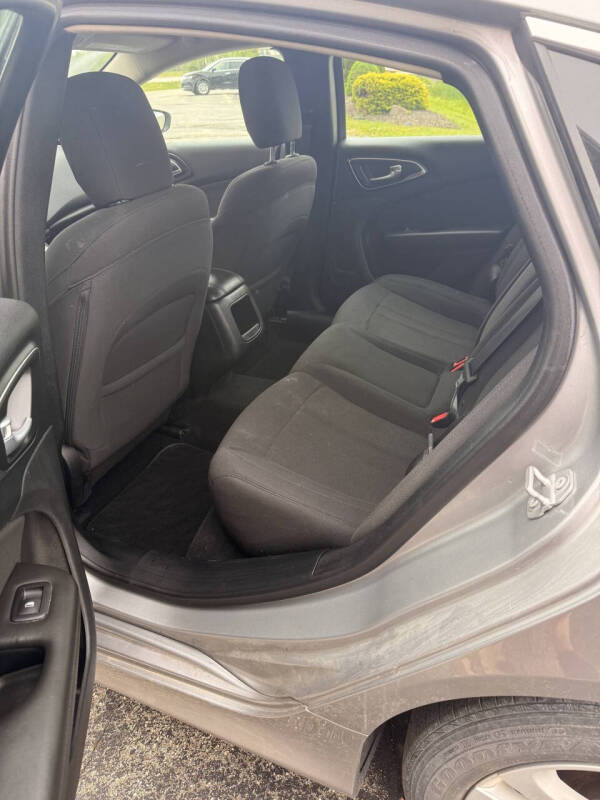 2016 Chrysler 200 LX