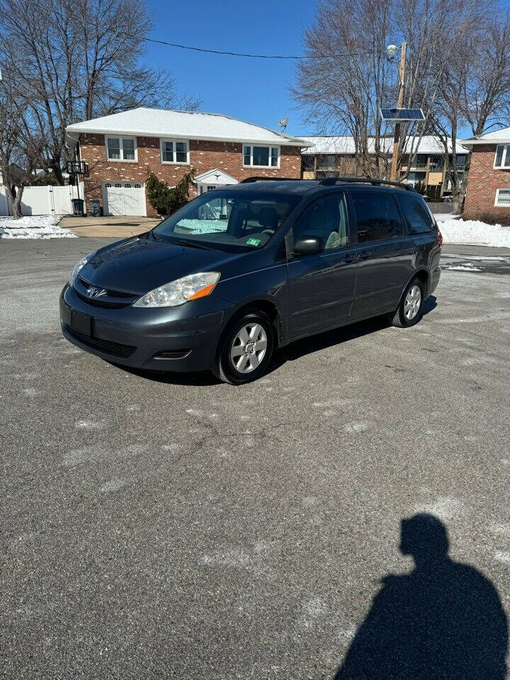 2010 toyota sales sienna 8 passenger