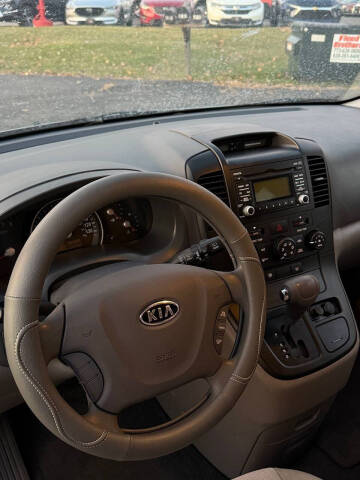 2009 Kia Sedona LX