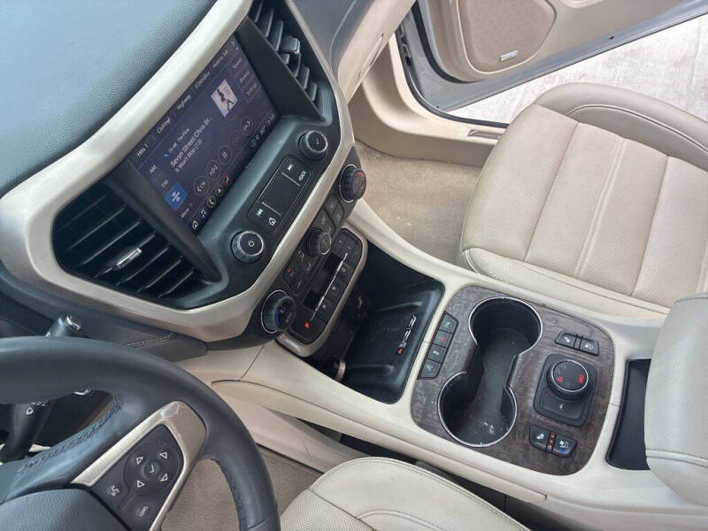 2023 GMC Acadia Denali
