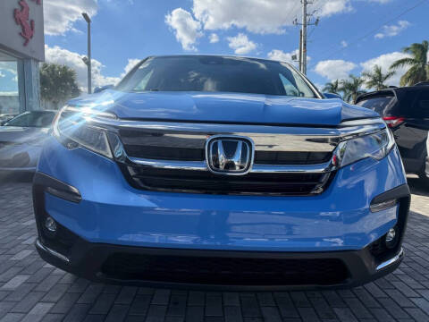 2021 Honda Pilot Touring w/Rear Captain's Chairs