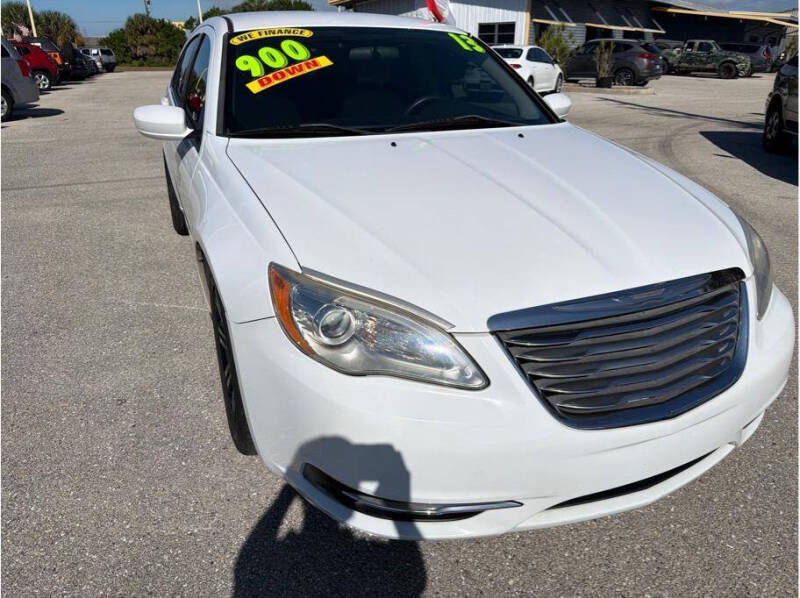 2013 Chrysler 200 LX's photo