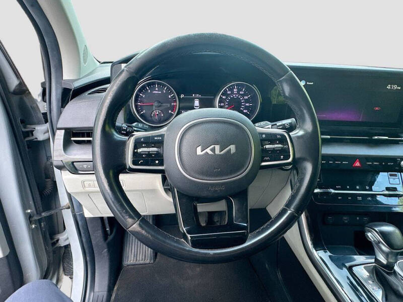 2022 Kia Carnival SX