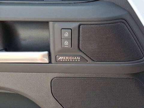 2025 Land Rover Defender 110 P500 X-Dynamic SE