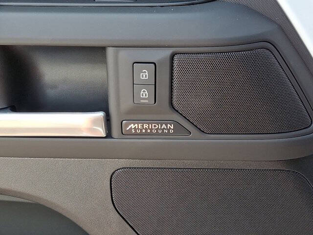 2025 Land Rover Defender 110 P500 X-Dynamic SE