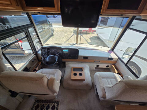 2000 Winnebago Adventure