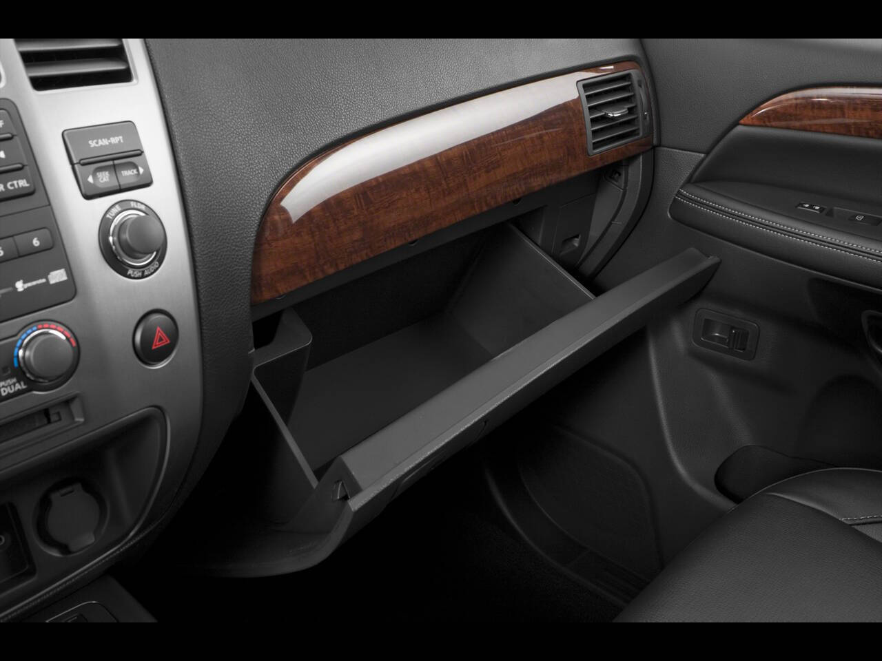 2015 Nissan Armada 11