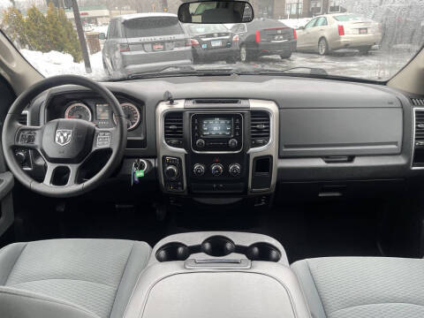 2017 RAM 1500 SLT