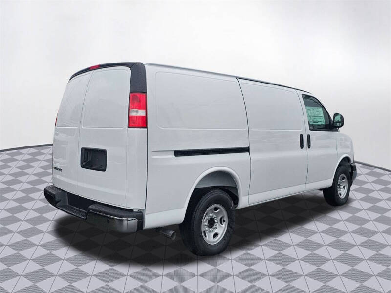 2025 Chevrolet Express 2500