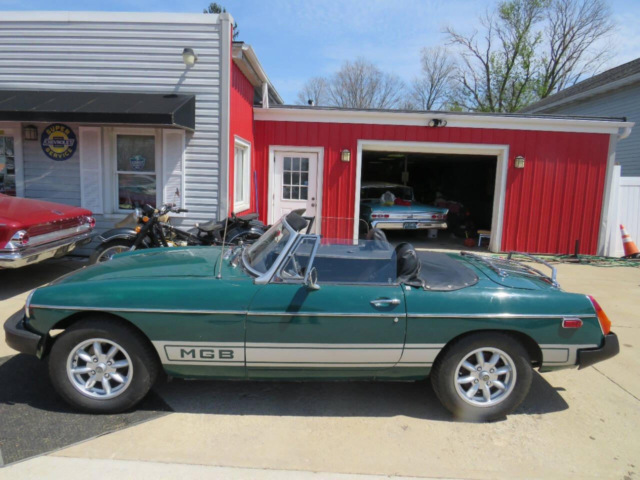 Green 1975 MG MGB 1