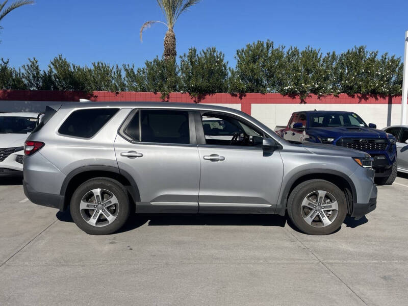 2024 Honda Pilot EX-L w/Rear Captain's Chairs