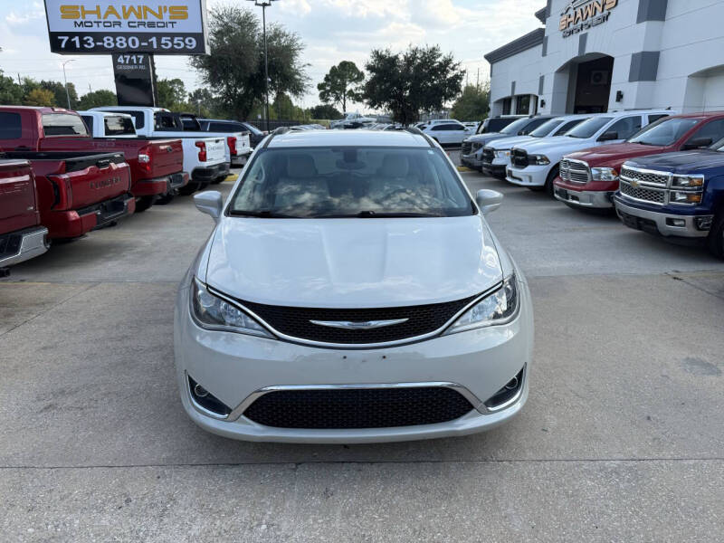 2017 Chrysler Pacifica Touring-L