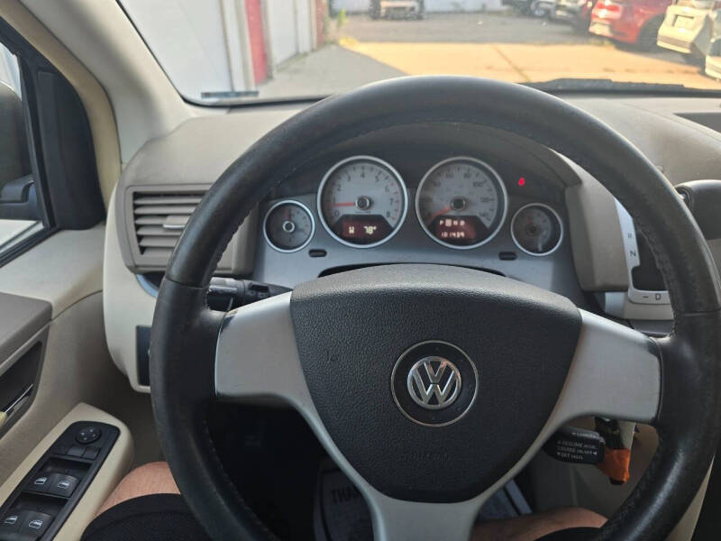 2009 Volkswagen Routan SE