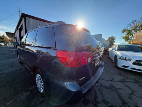 2006 Toyota Sienna CE 8 Passenger