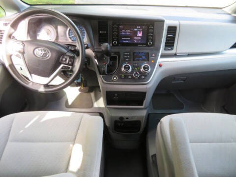 2020 Toyota Sienna LE Mobility 7-Passenger