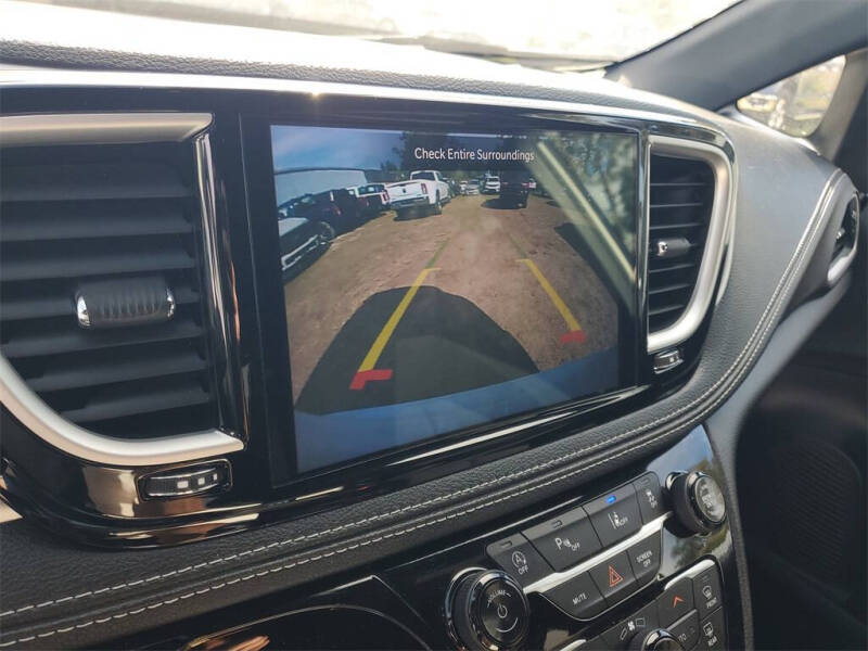 2024 Chrysler Pacifica Touring