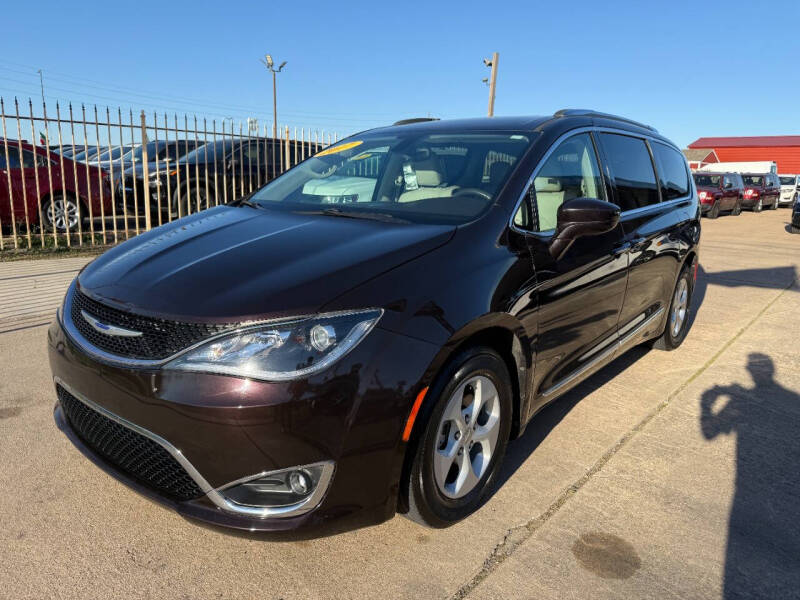 2017 Chrysler Pacifica Touring-L Plus