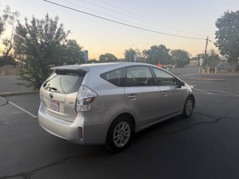 2014 Toyota Prius v Three