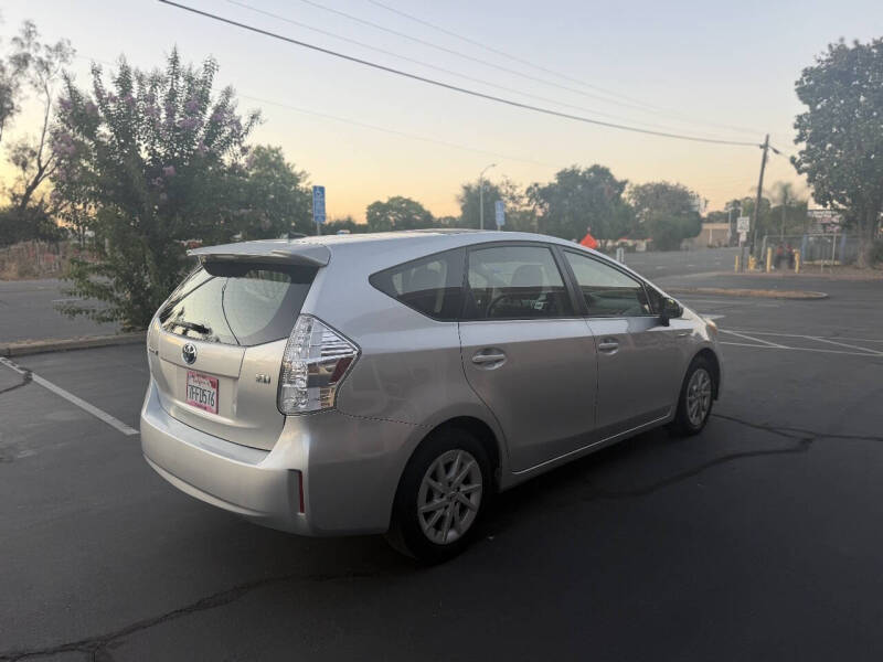 2014 Toyota Prius v Three