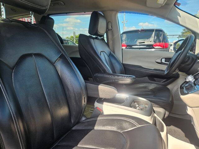 2023 Chrysler Pacifica Touring L