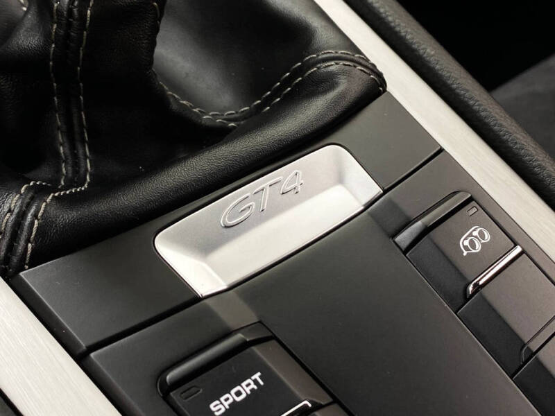 2016 Porsche Cayman GT4