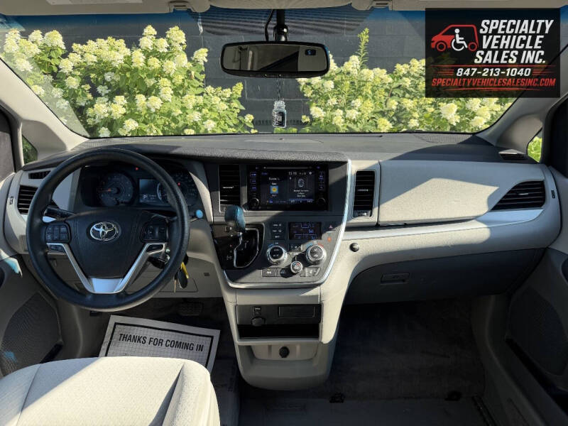 2016 Toyota Sienna LE Mobility 7-Passenger