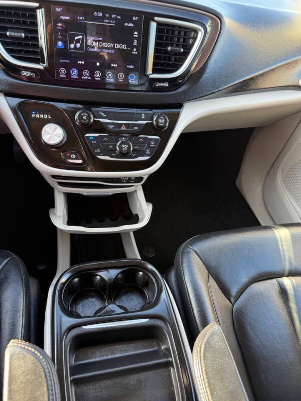 2017 Chrysler Pacifica Touring-L