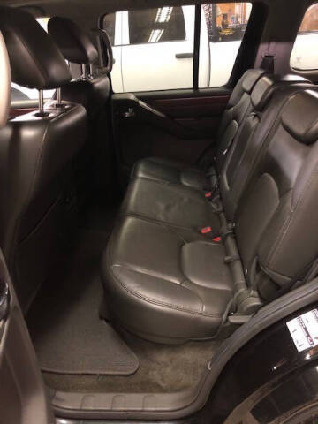 2011 Nissan Pathfinder LE