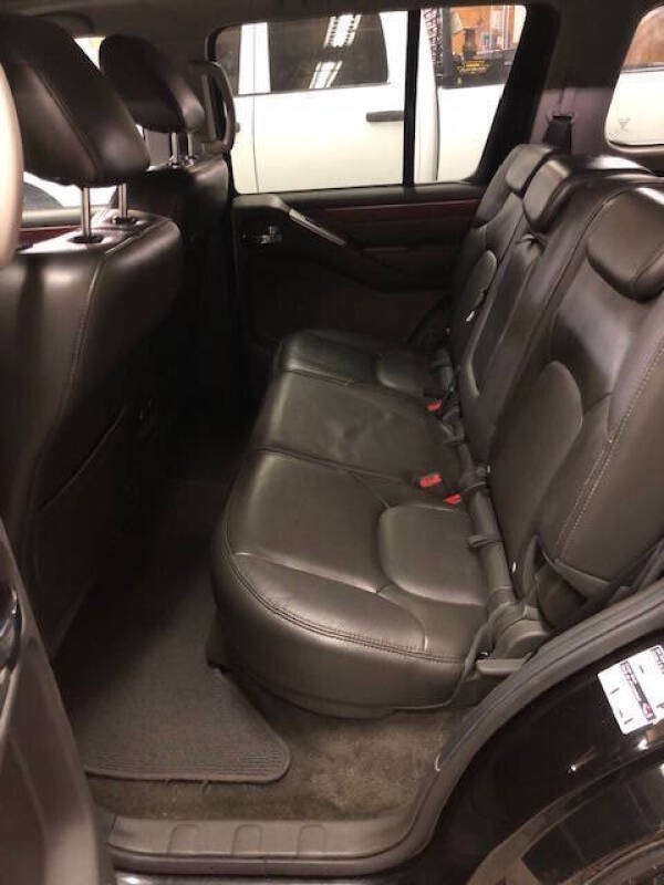 2011 Nissan Pathfinder LE