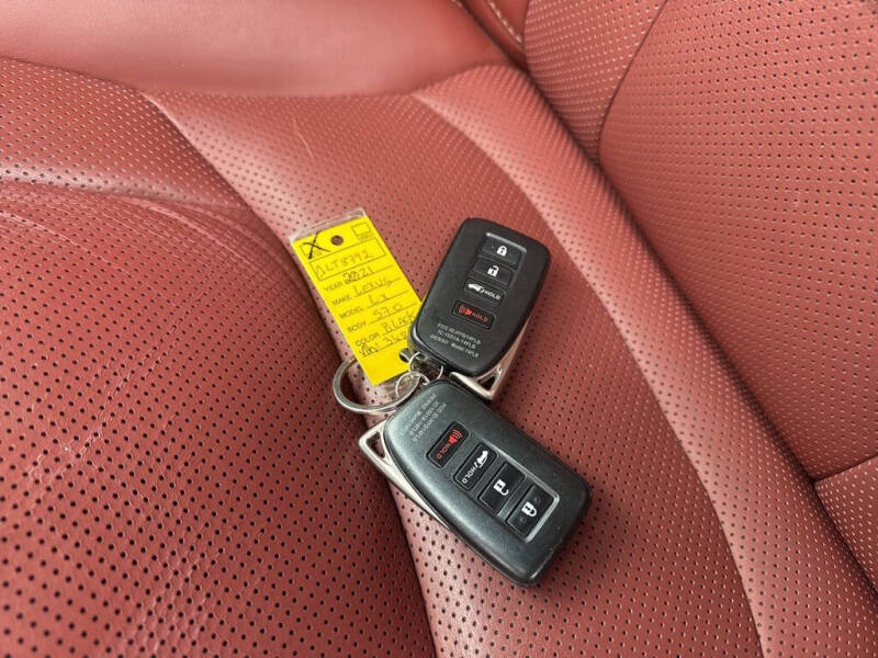 2021 Lexus LX 570 Three-Row