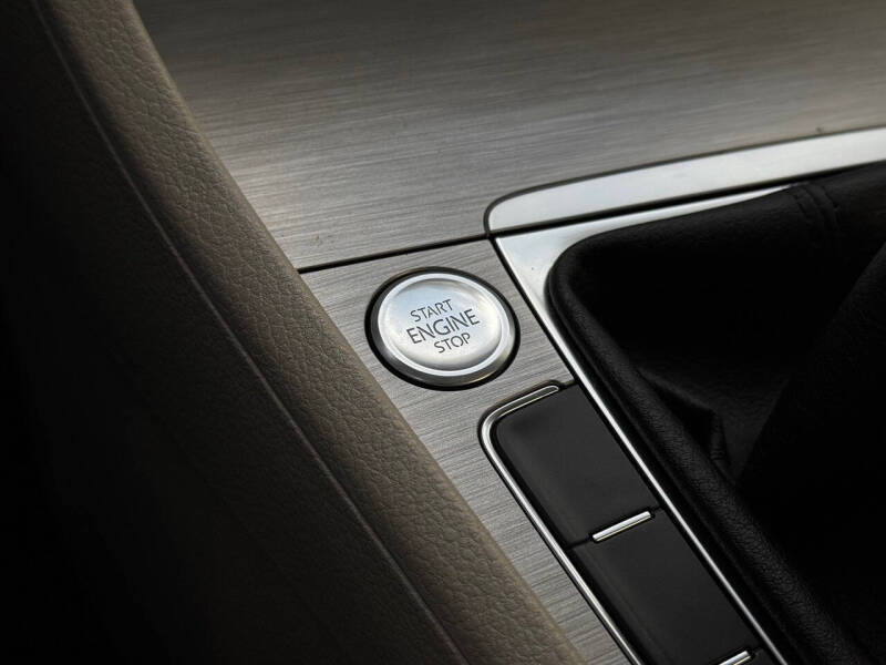 2017 Volkswagen Golf TSI Wolfsburg Edition