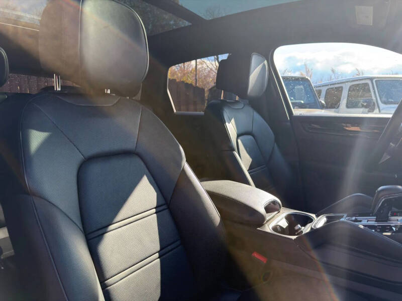 2022 Porsche Cayenne Platinum Edition