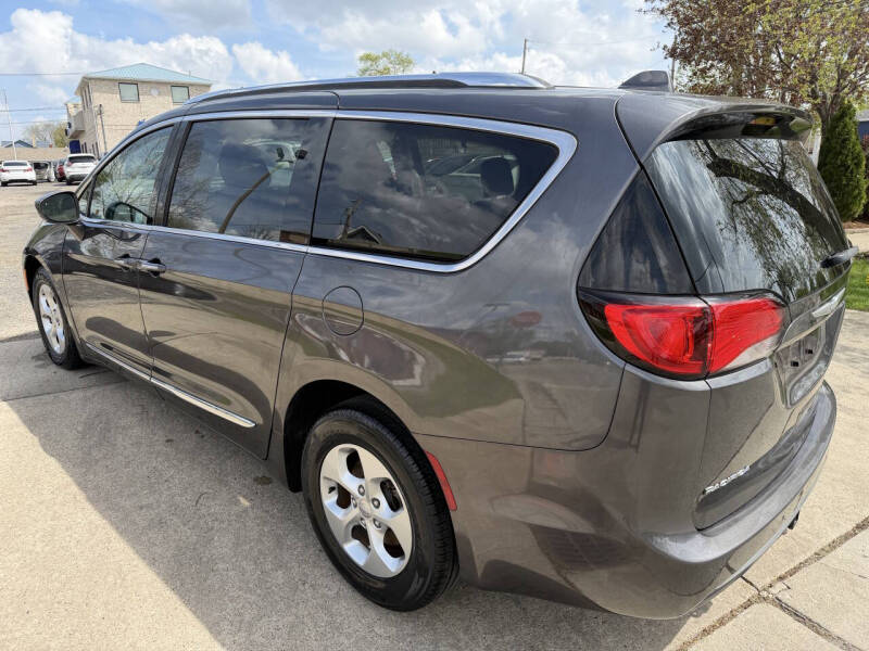 2017 Chrysler Pacifica Touring-L Plus