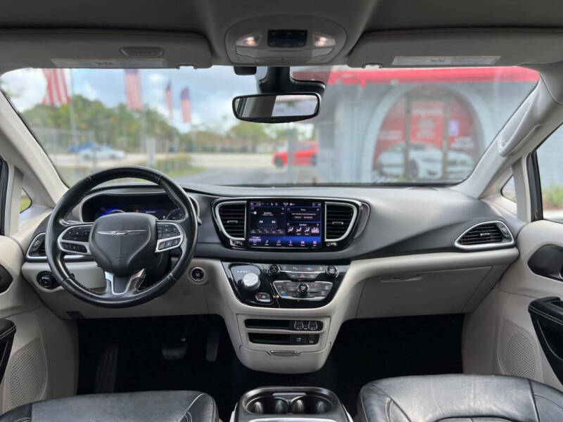 2022 Chrysler Pacifica Touring L