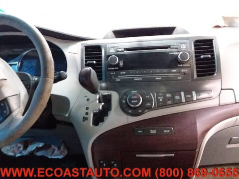 2012 Toyota Sienna XLE 7-Passenger Auto Access Seat