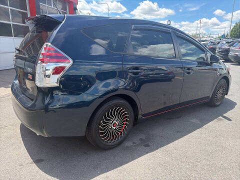 2017 Toyota Prius v Two