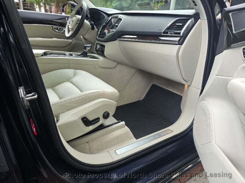 2016 Volvo XC90 T6 Momentum