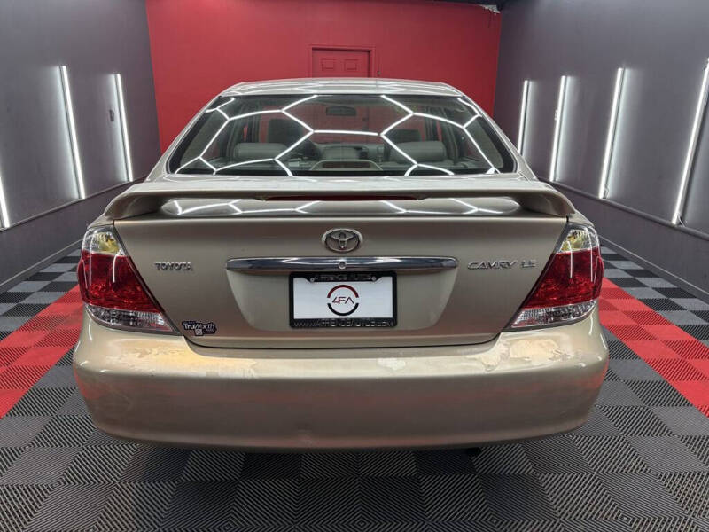 2005 Toyota Camry LE