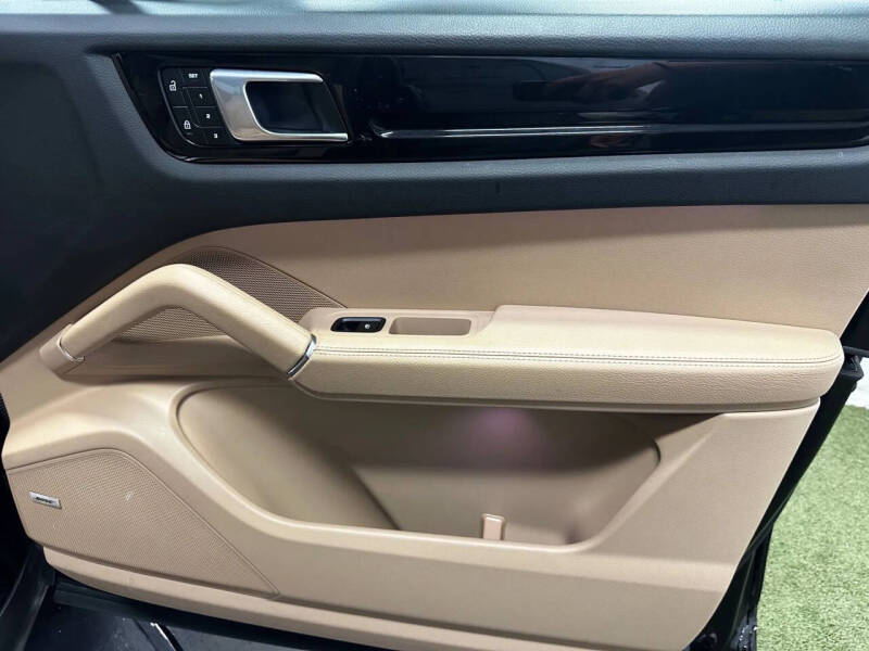 2022 Porsche Cayenne Platinum Edition