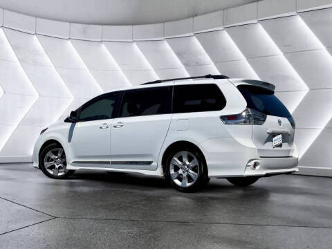 2012 Toyota Sienna SE 8-Passenger